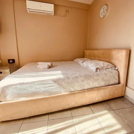 Elegant In The Center Of City. Apartamento Tesalónica